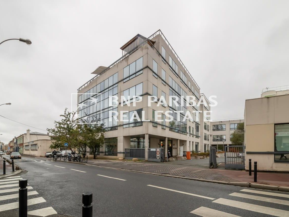 976 m² pour ce bureaux en location à Saint ouen