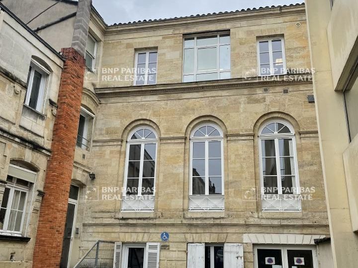 997.23 m² pour ce bureaux en location à Bordeaux