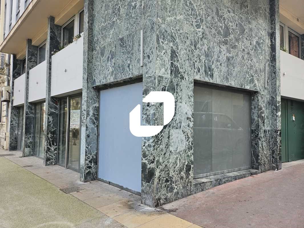 IMMPROVE vous propose à la vente ce local à doubl