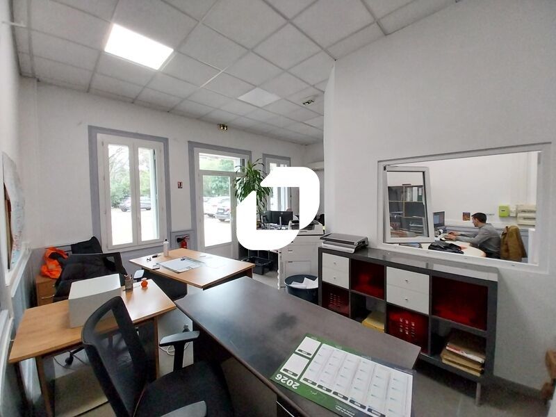 Immprove, vous propose 67m² de bureaux avec 6 pla
