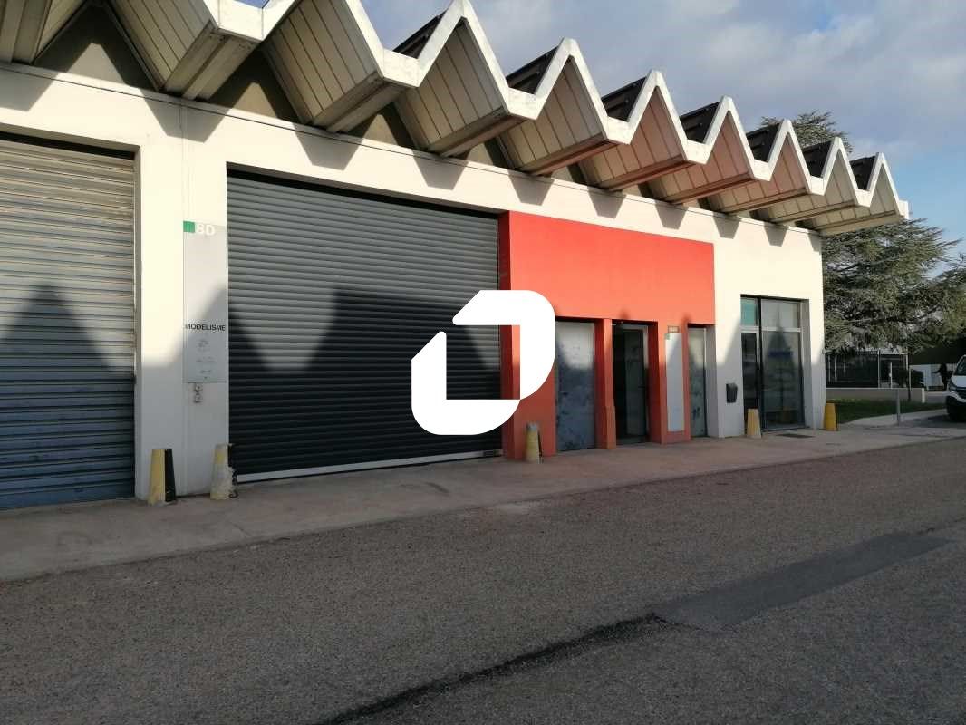 Située au coeur de la dynamique commune de Vendar