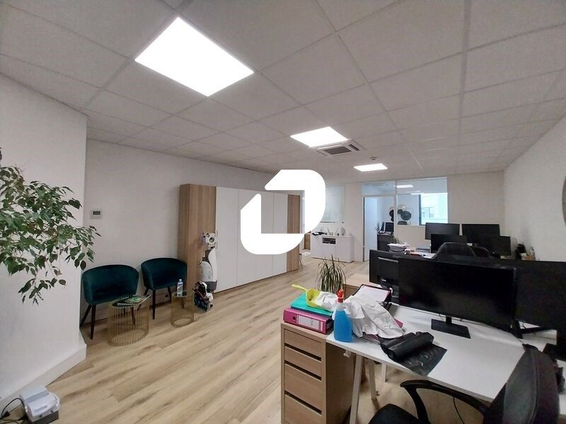 Bureaux de 94 m² non divisibles à Louer à MONTPEL
