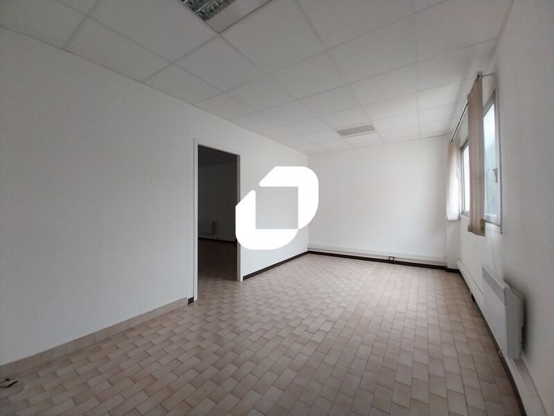 Bureau en étage à vendre proche Tram ! Plus de 60