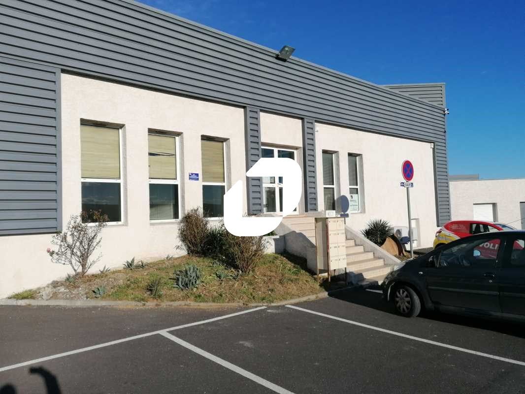 A l'est de Montpellier, dans une zone d'activité