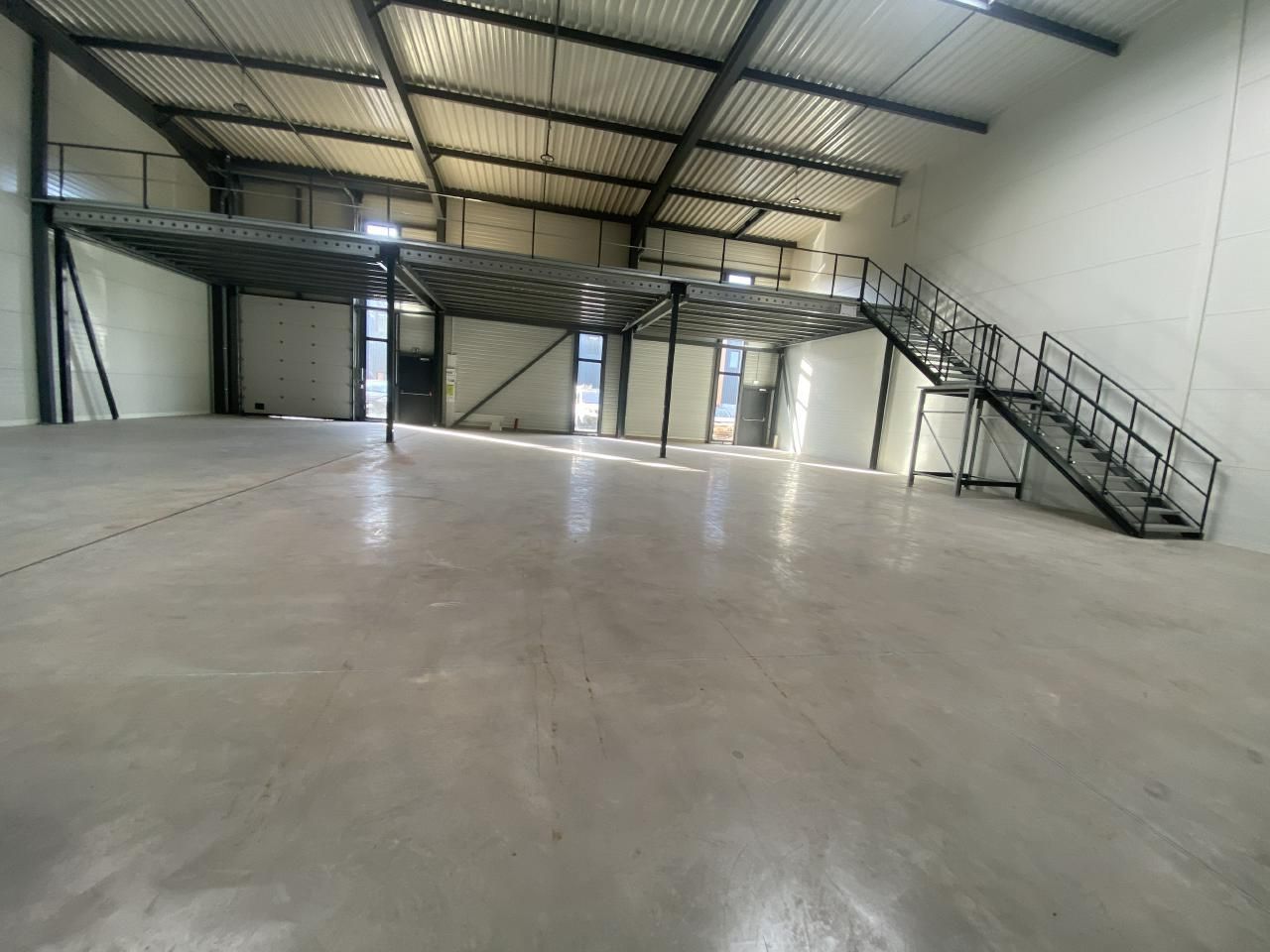 557 m² pour ce activité en location à Villefontaine