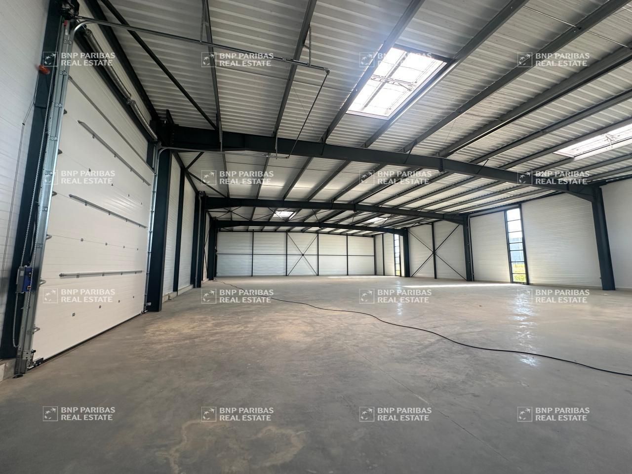 1640 m² pour ce activité en location à Parçay-meslay