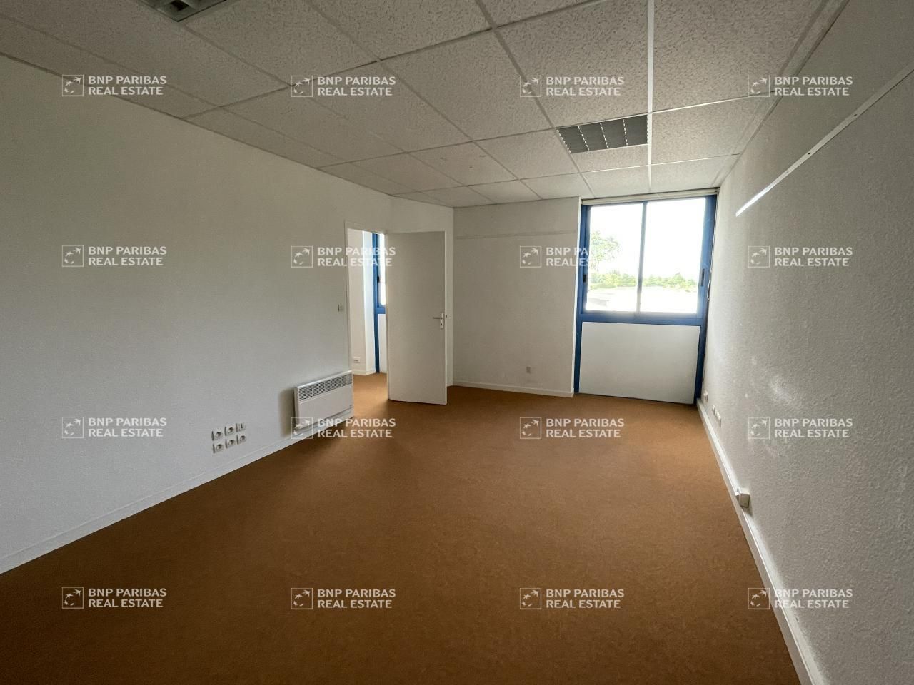1022 m² pour ce bureaux en location à Vern-sur-seiche