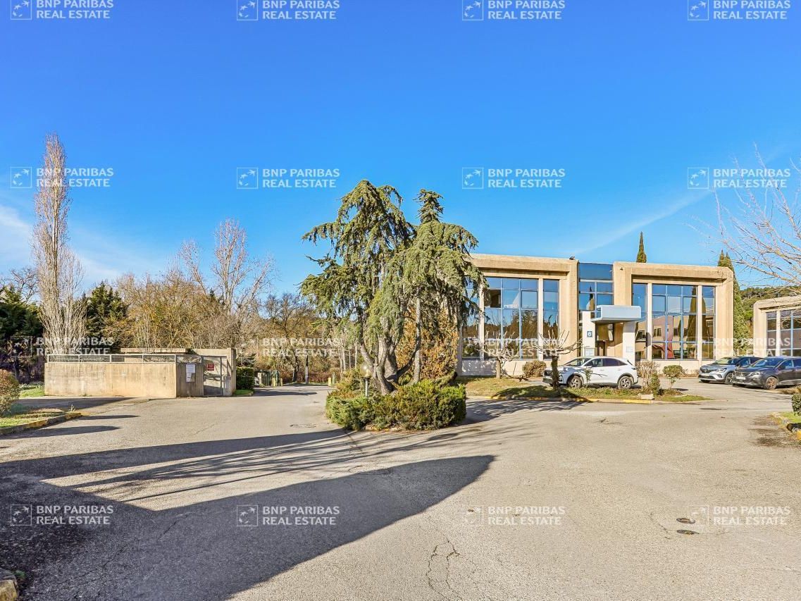 Location Bureaux 326 m² divisibles 13590 Meyreuil