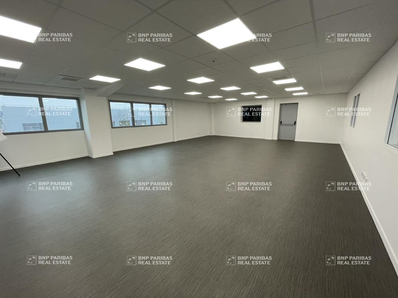 Location Bureaux 203.37 m² non divisibles 37210 Parçay-meslay