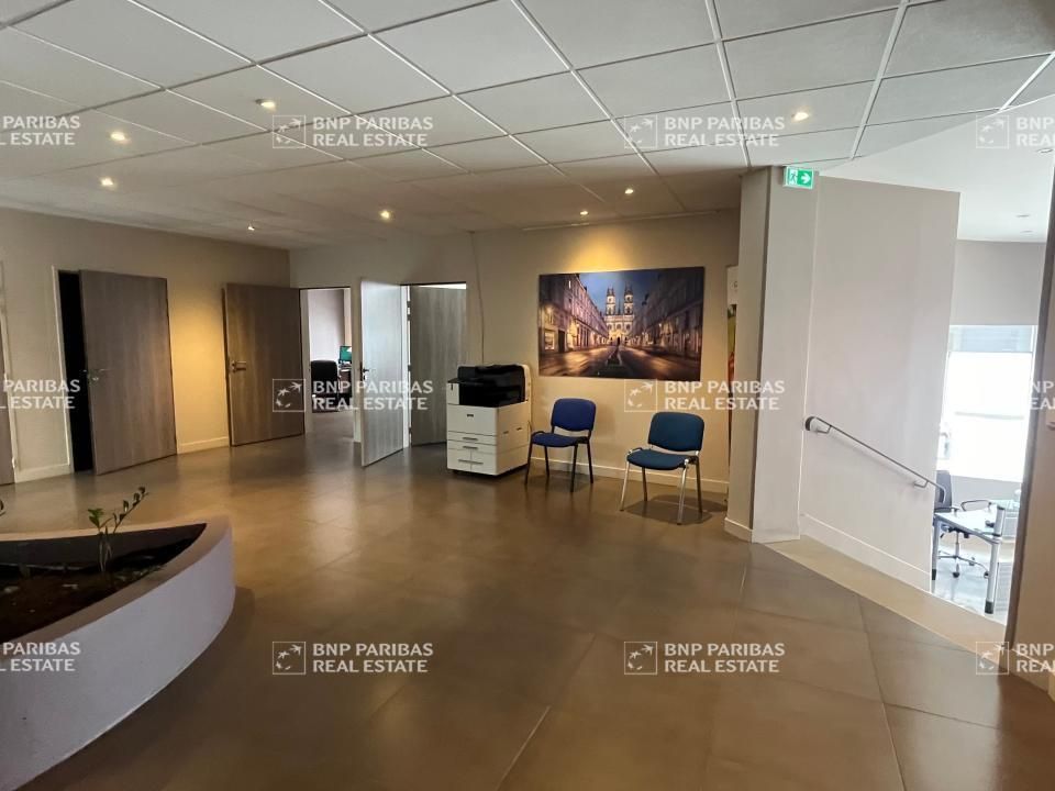 1332 m² pour ce bureaux en location à Orleans