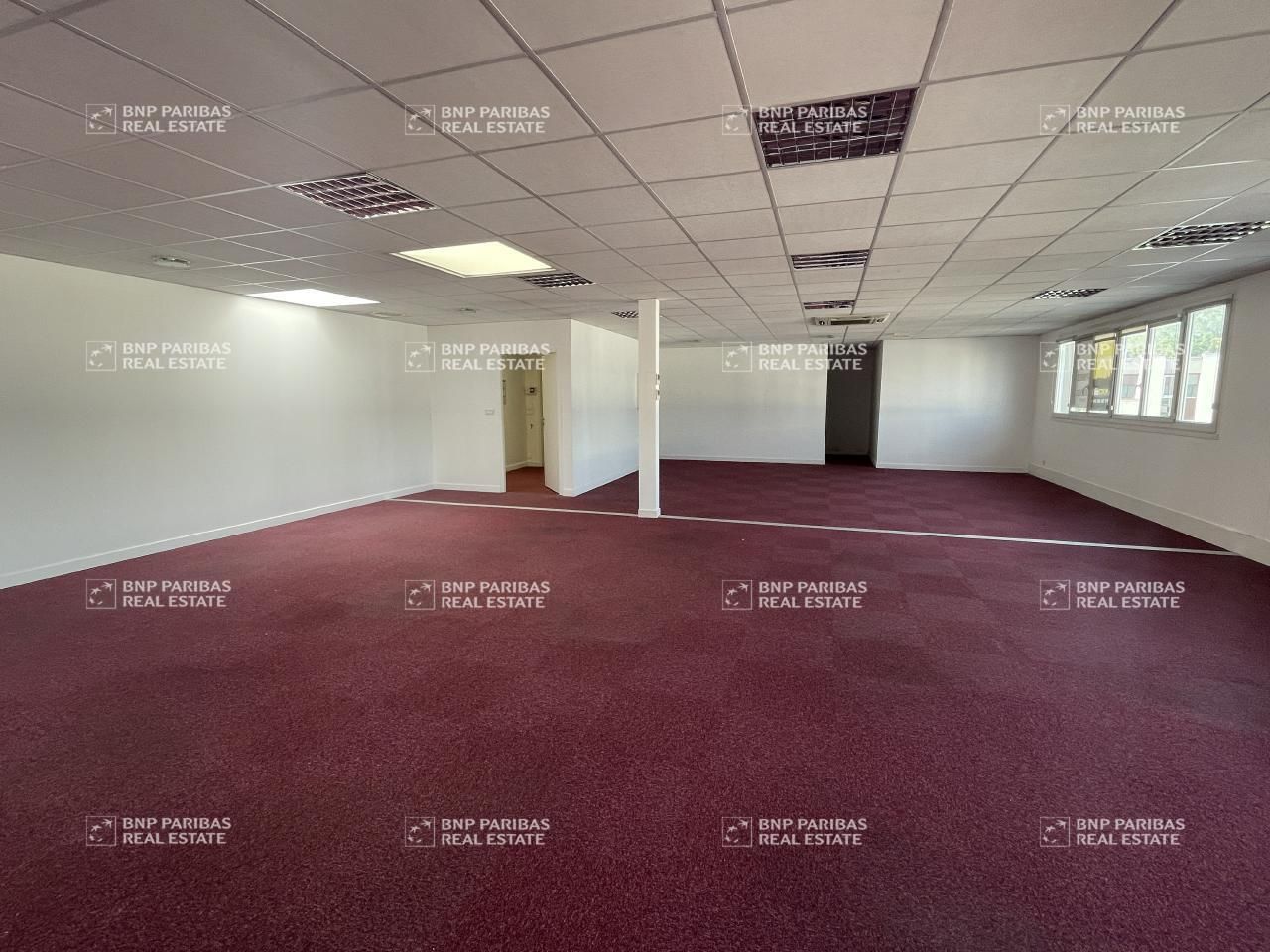 296 m² pour ce bureaux en location à Cesson-sevigne