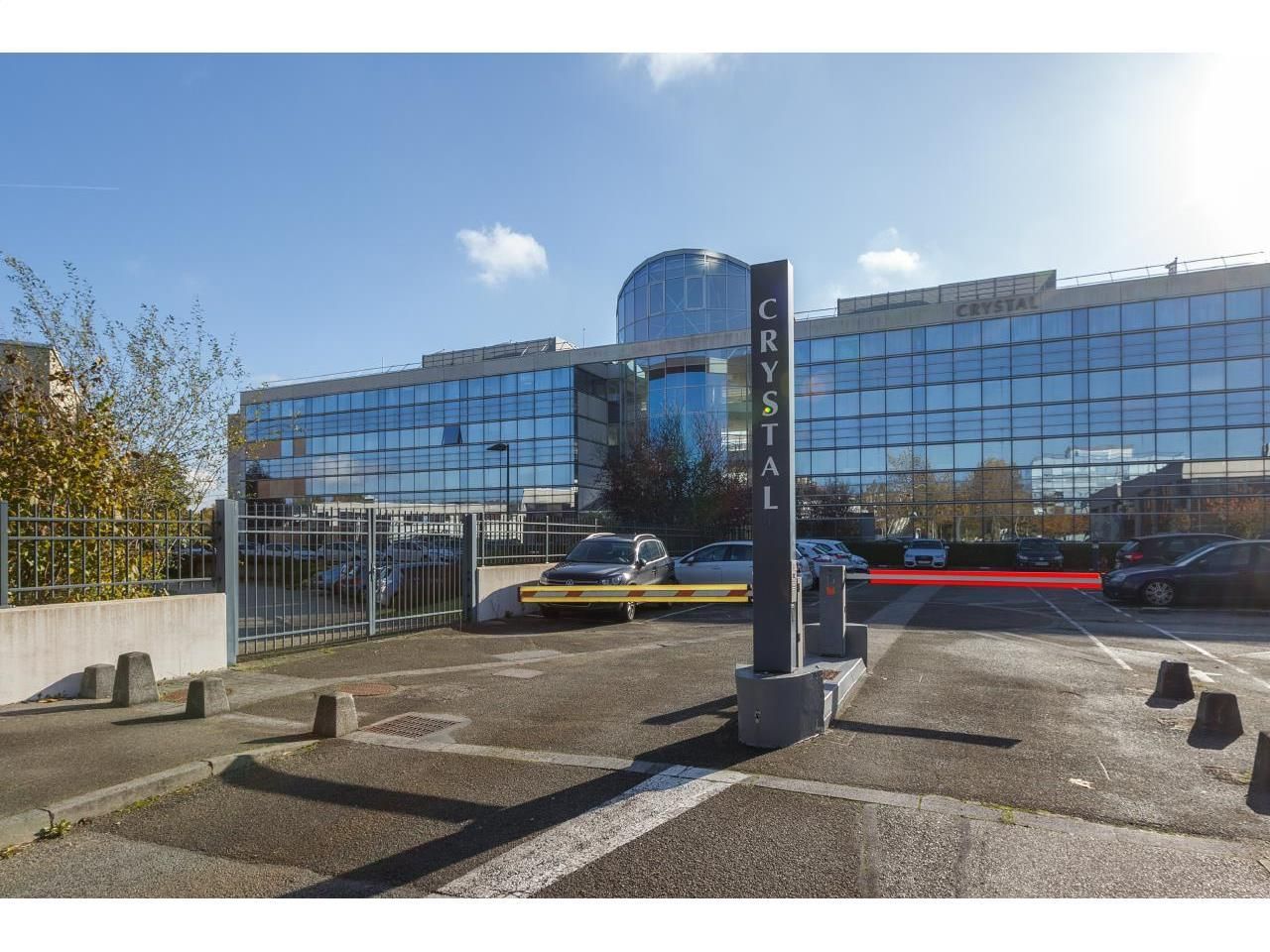 1325 m² pour ce bureaux en location à Guyancourt