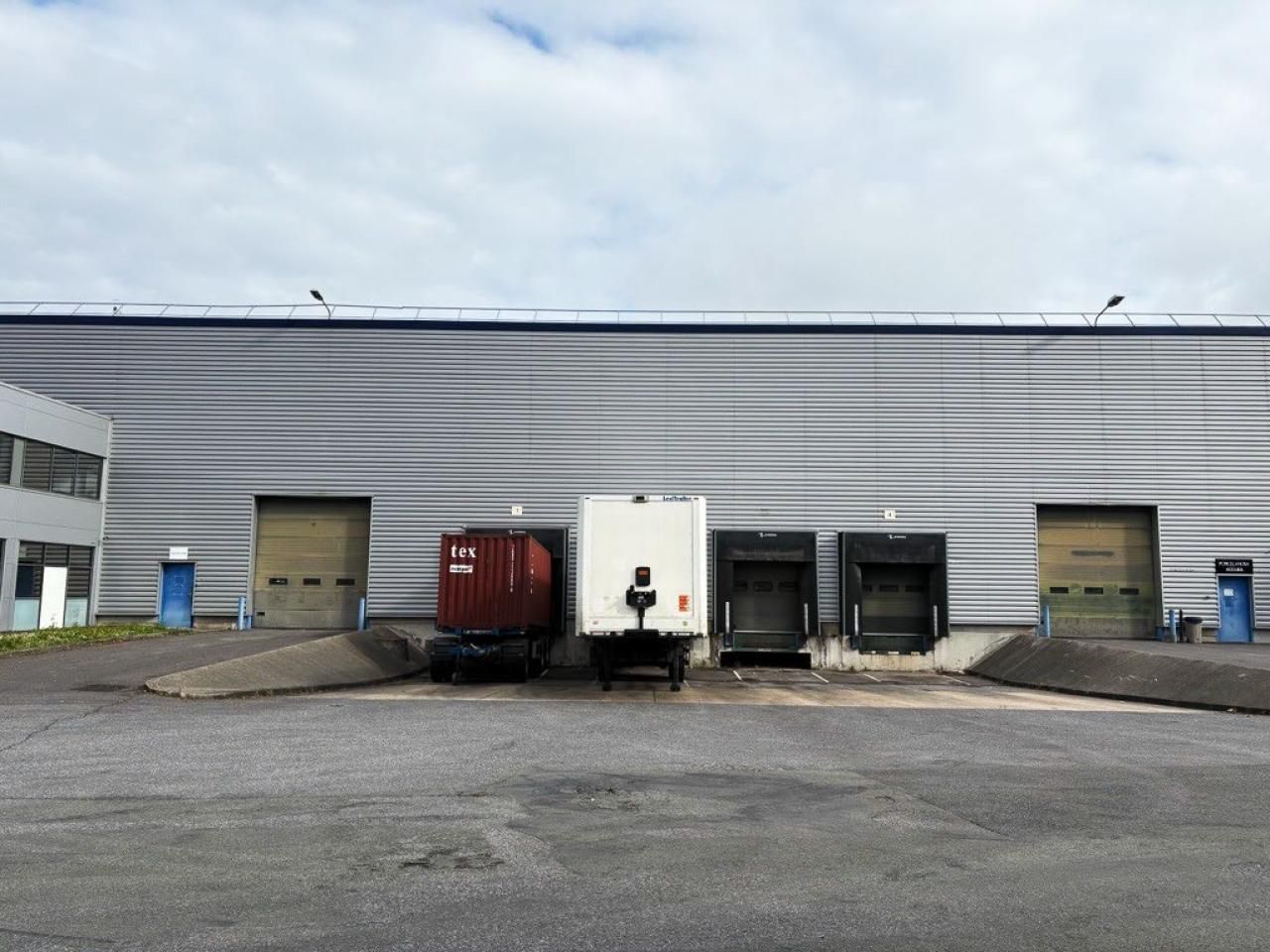 7160 m² pour cetentrepôts classe a en location à Lisses