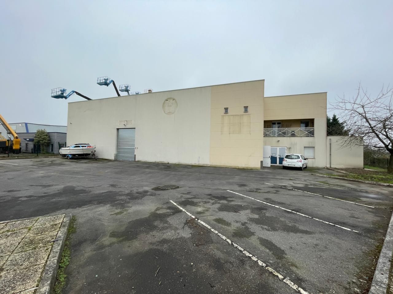 1173 m² pour ce activité en location à Méry-sur-oise