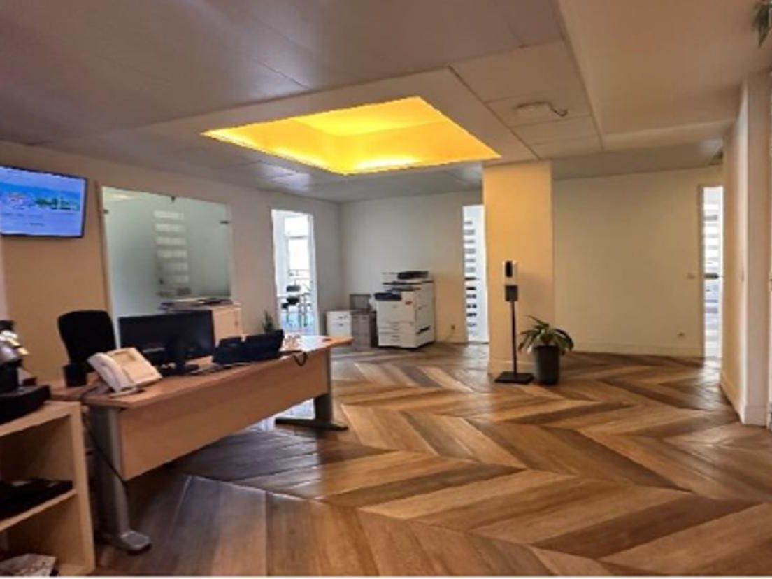 470 m² pour ce bureaux en location à Paris