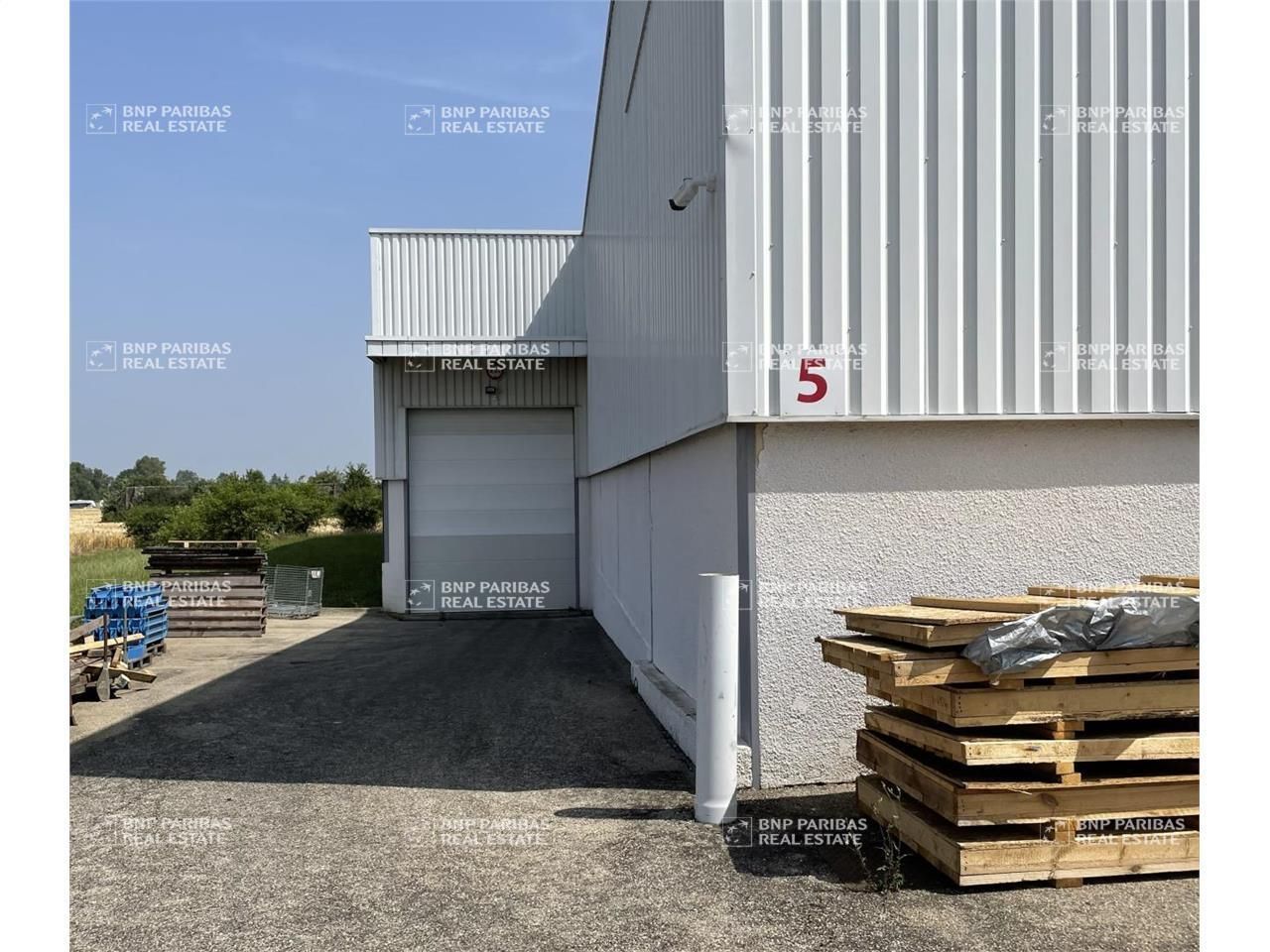 3300 m² pour ce activité en location à Chassieu