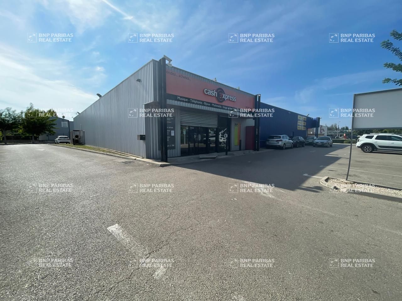 Location Local commercial 400 m² non divisibles 13920 Saint-mitre-les-remparts