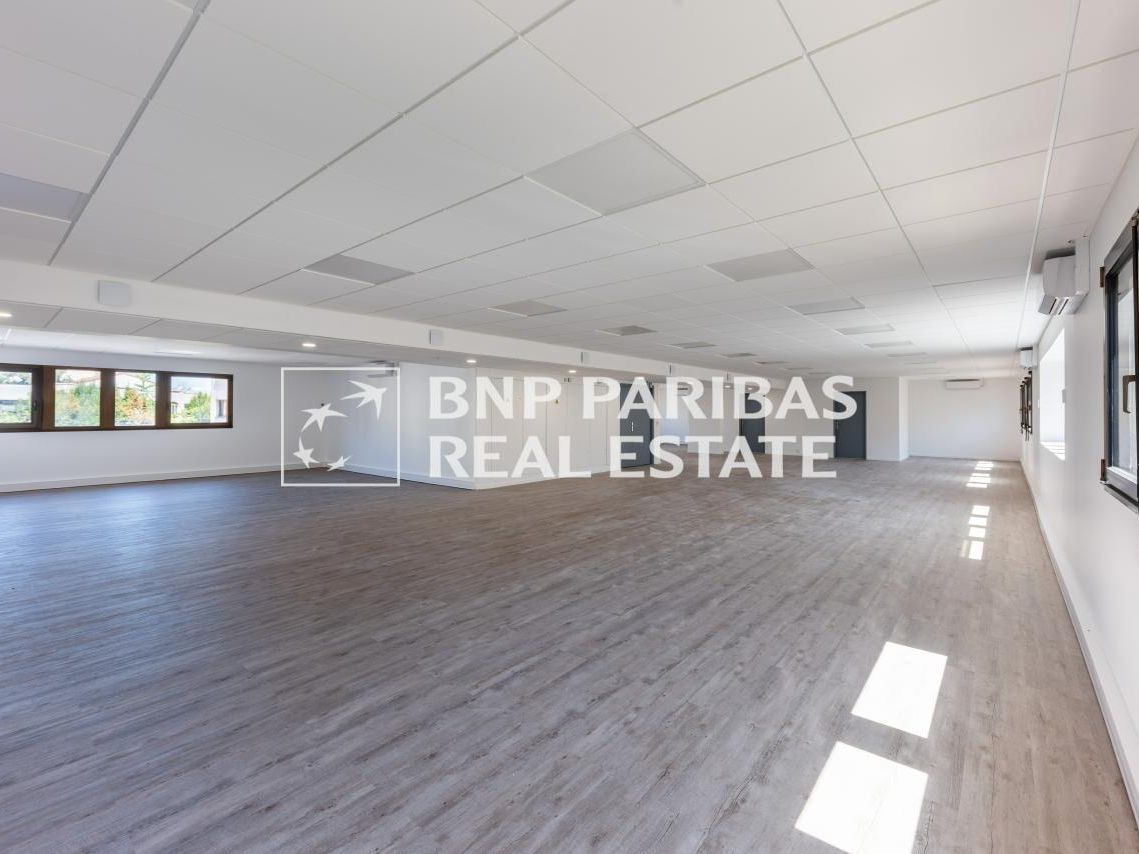 850 m² pour ce bureaux en location à Ivry sur seine