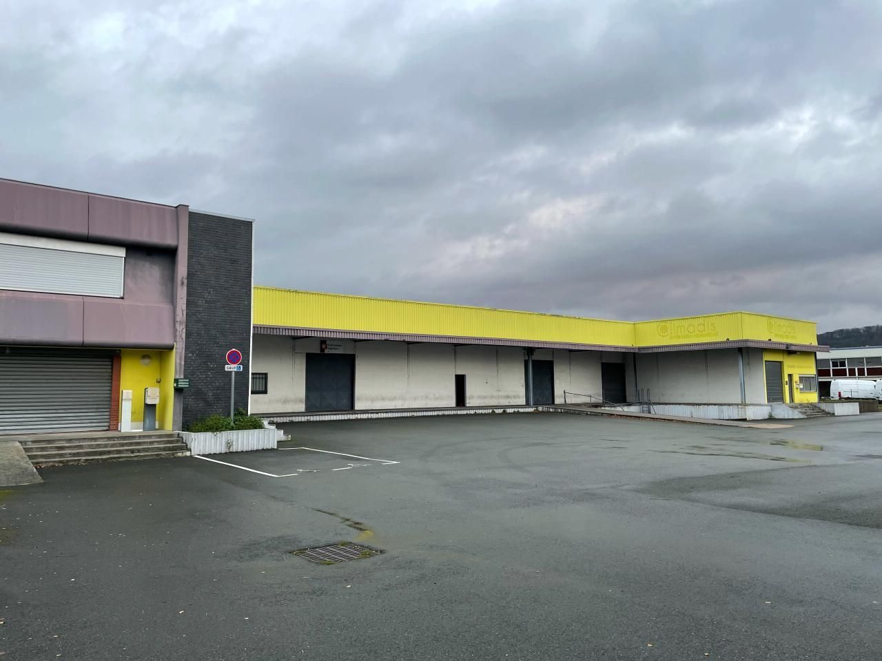 2080 m² pour ce activité en location à Saint-étienne-du-rouvray