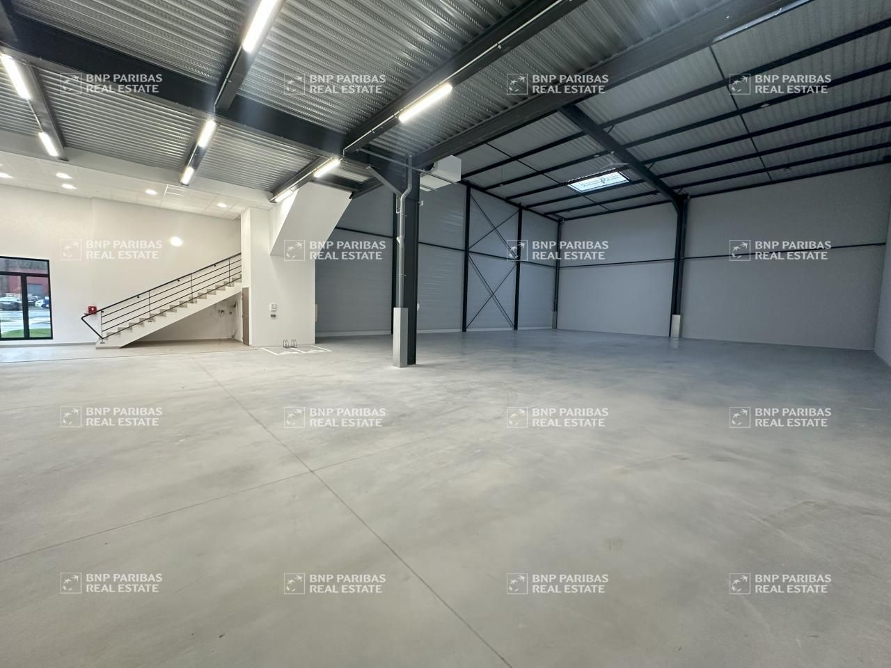 1986 m² pour ce pme-pmi en location à Chalifert