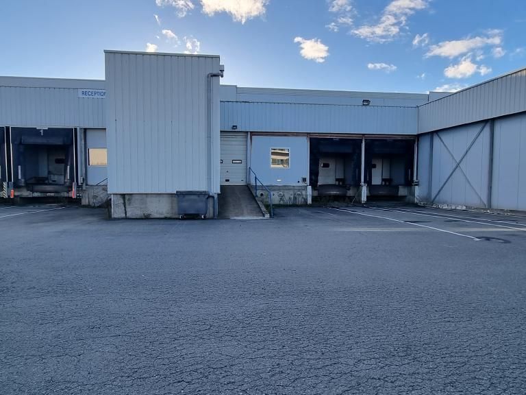 Location Entrepôts classe B 5346.8 m² non divisibles 69380 Civrieux-d'azergues
