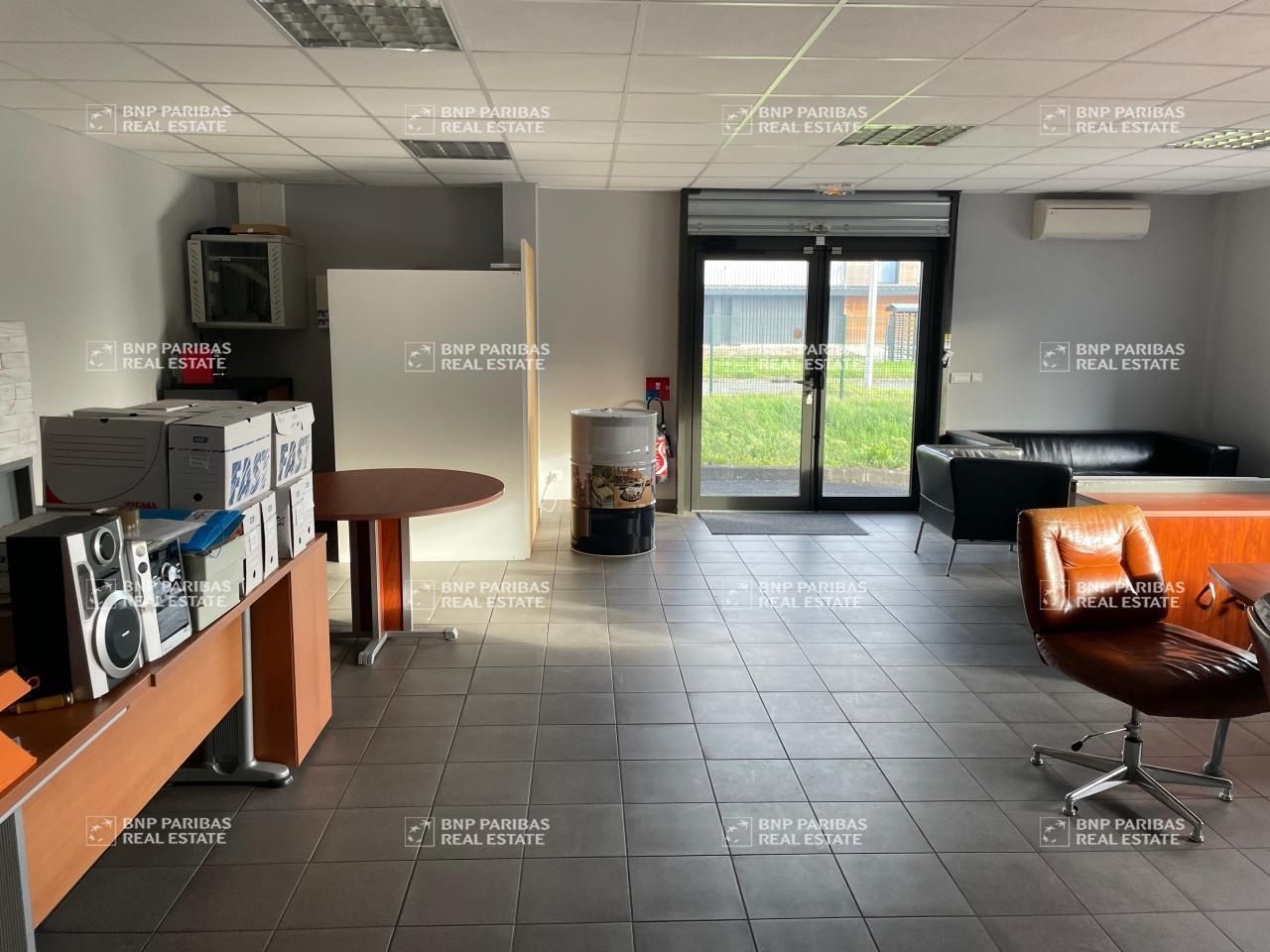 4886 m² pour cetentrepôts classe b en location à Blanquefort