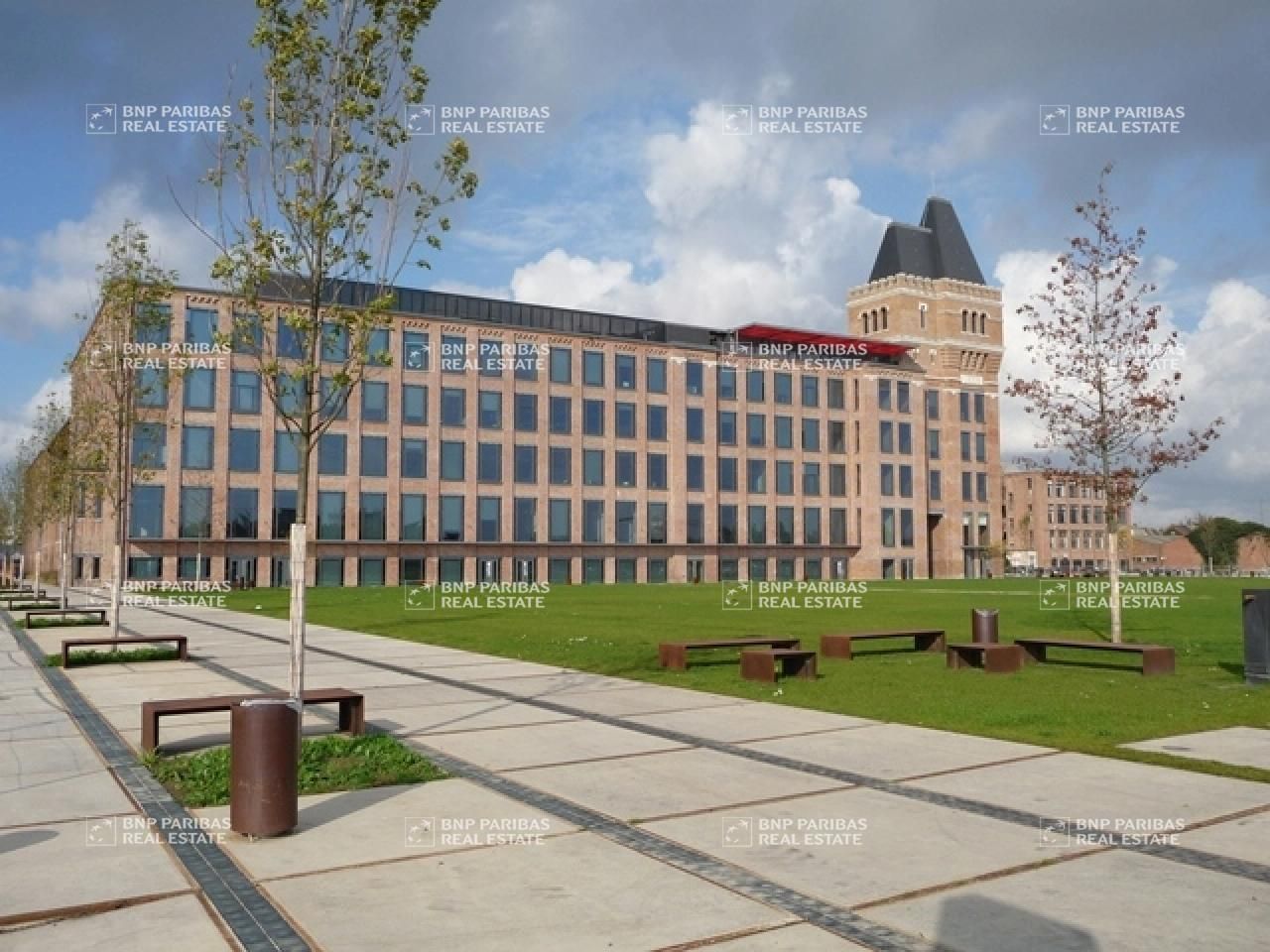 327 m² pour ce bureaux en location à Lille