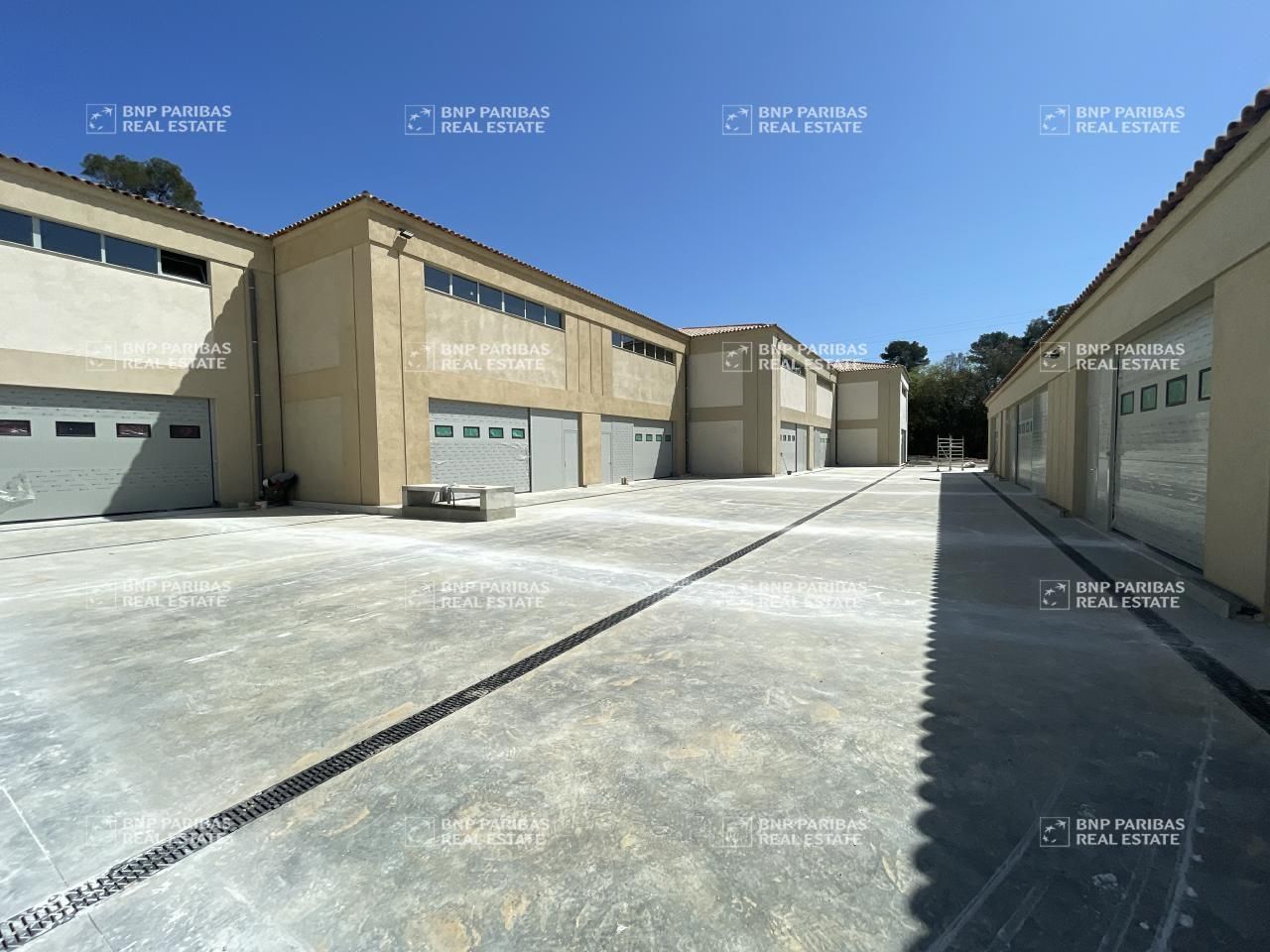 4955.59 m² pour ce activité en location à Valbonne