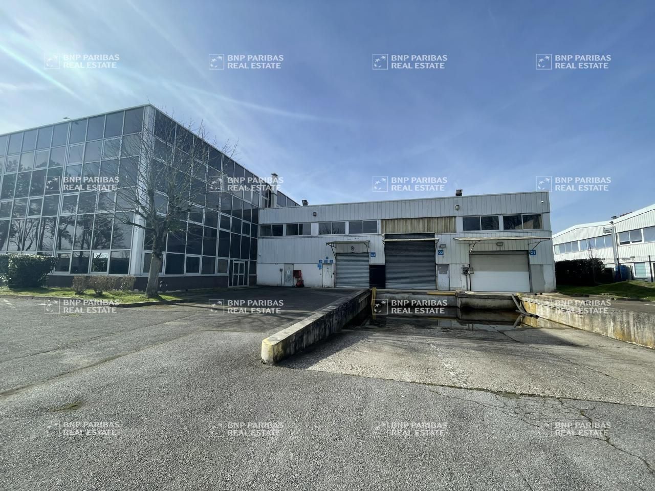 Location PME-PMI 3969 m² divisibles 78530 Buc