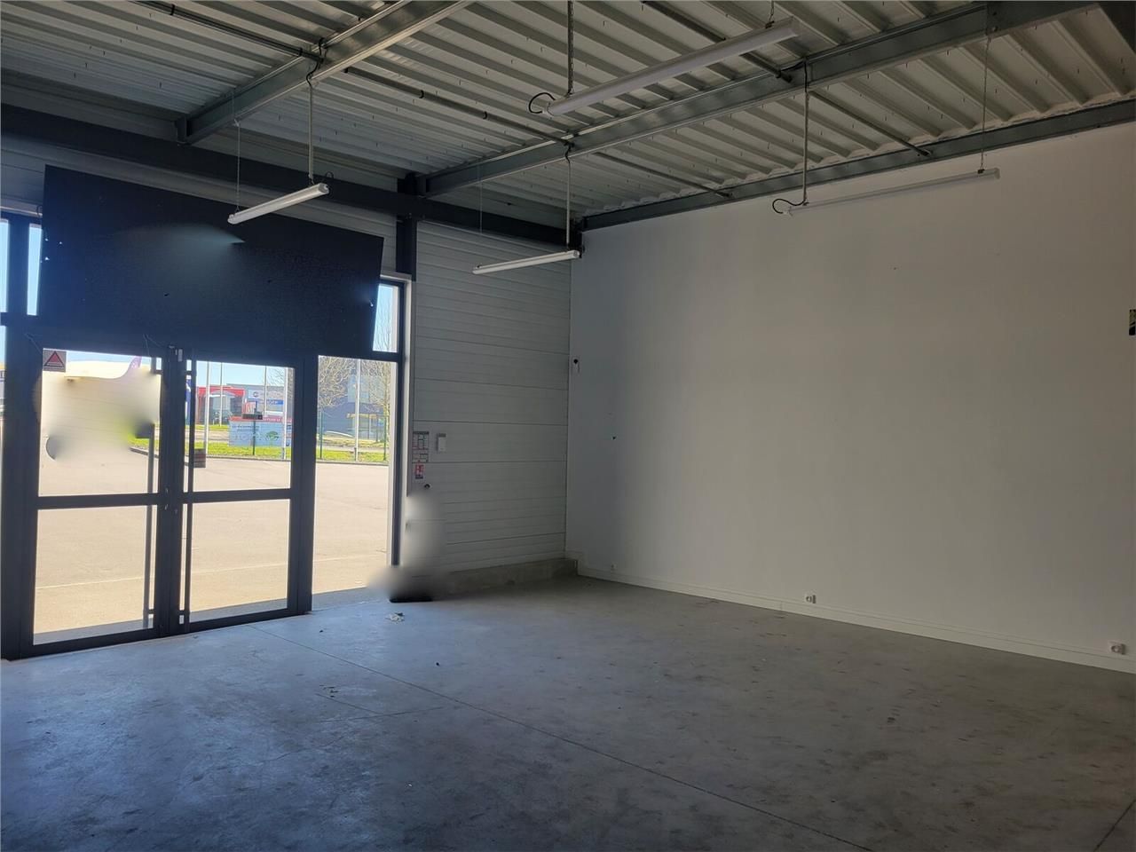 Ce beau local commercial situé au coeur de Baud s