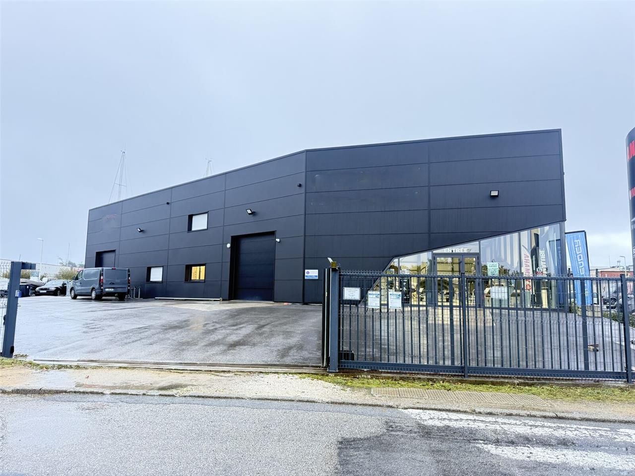 Nous vous proposons à la vente un local d'activit