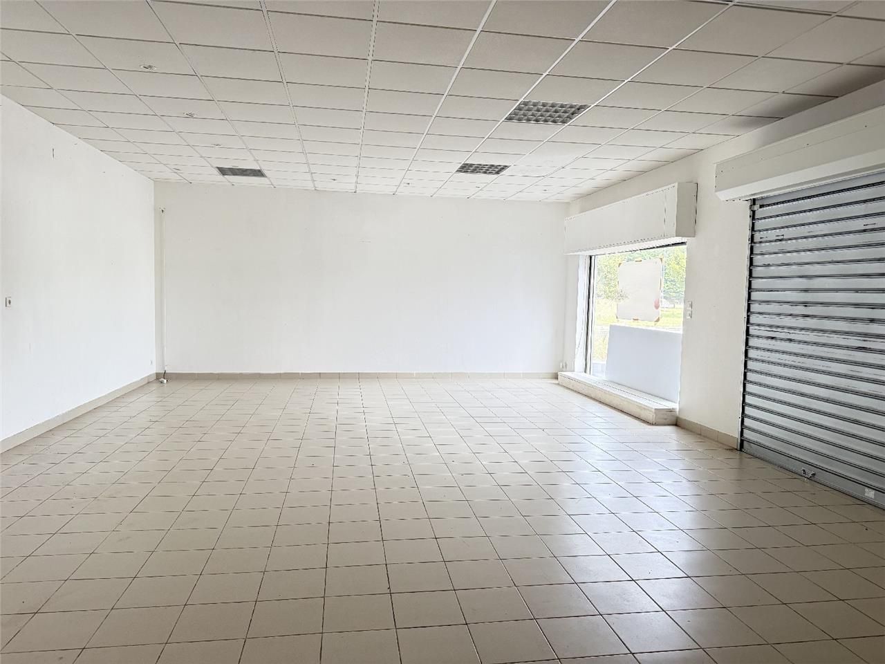 Situé sur la commune de Sarzeau, ce local commerc