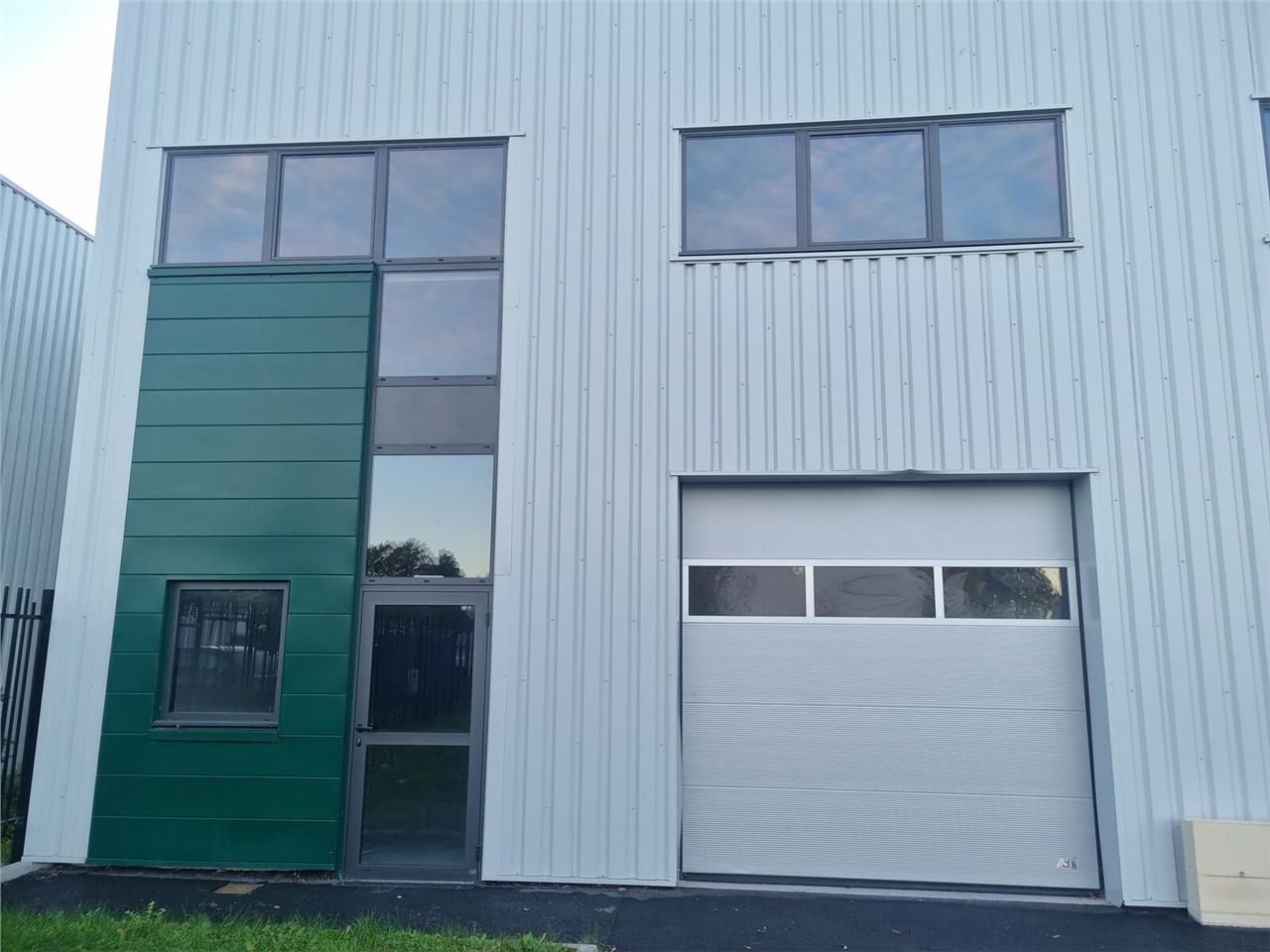 ENTREPOT 273 M2 A VENDRE LA CHAPELLE SUR ERDRE