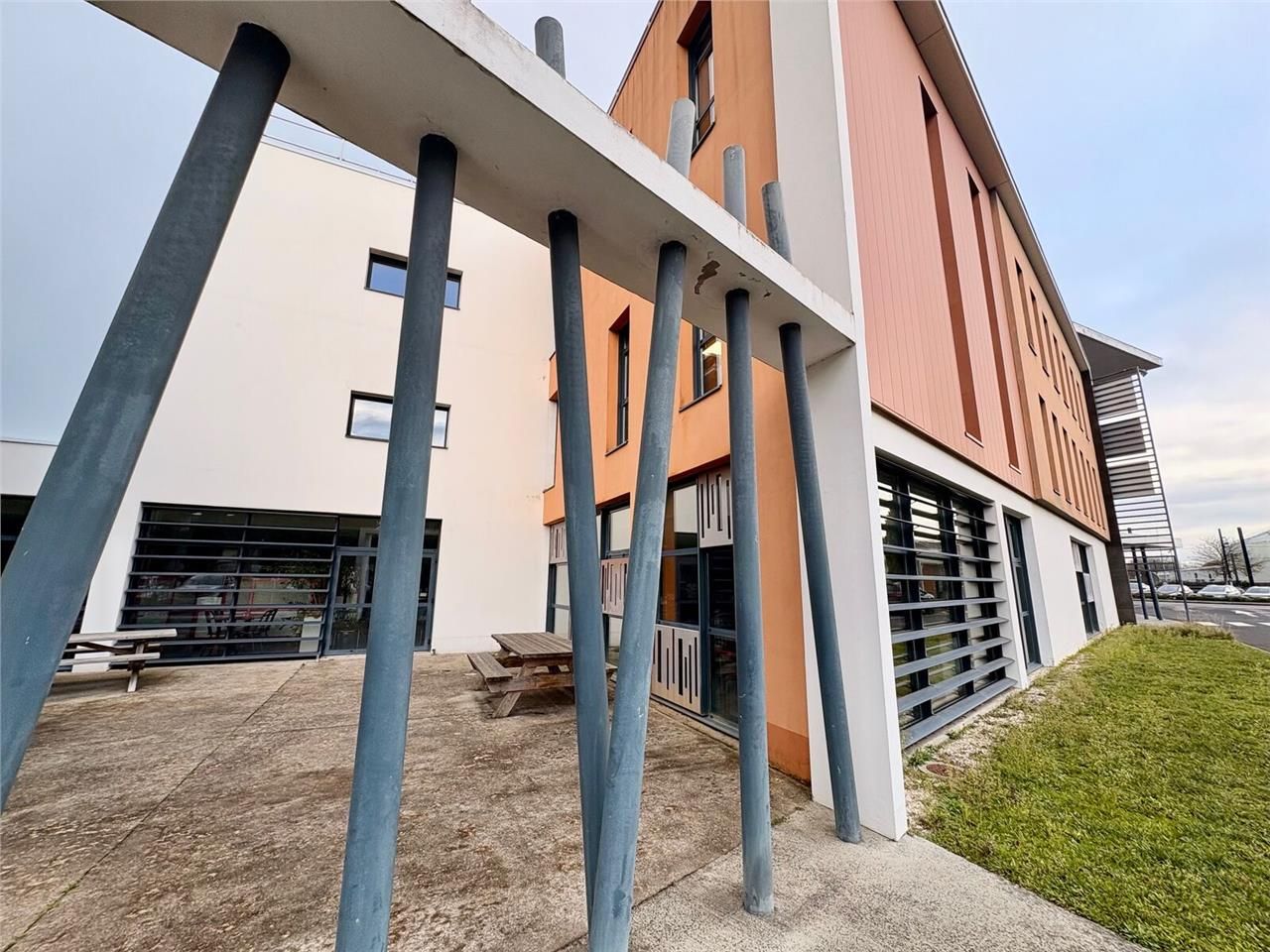 ARNOLD ENTREPRISE vous propose à la location un p