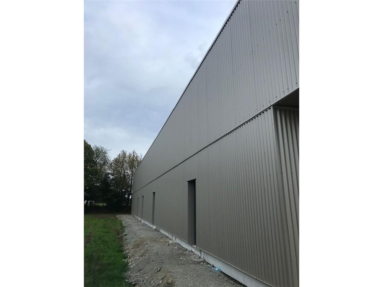 À l'entrée de Vannes, au coeur du parc d'activité