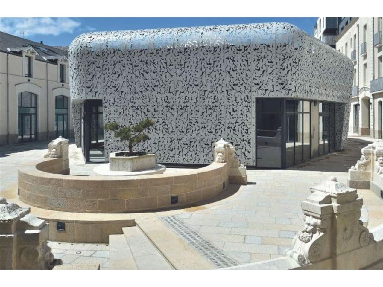 Situation exceptionnelle, sur la Place Aristide B