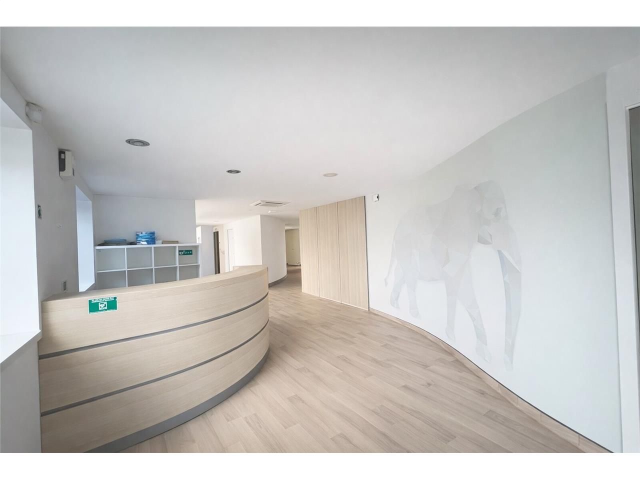 Idéalement situés dans une zone tertiaire prisée,