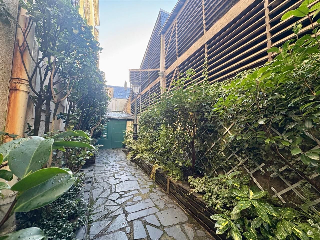 ARNOLD ENTREPRISE propose à la vente un immeuble 