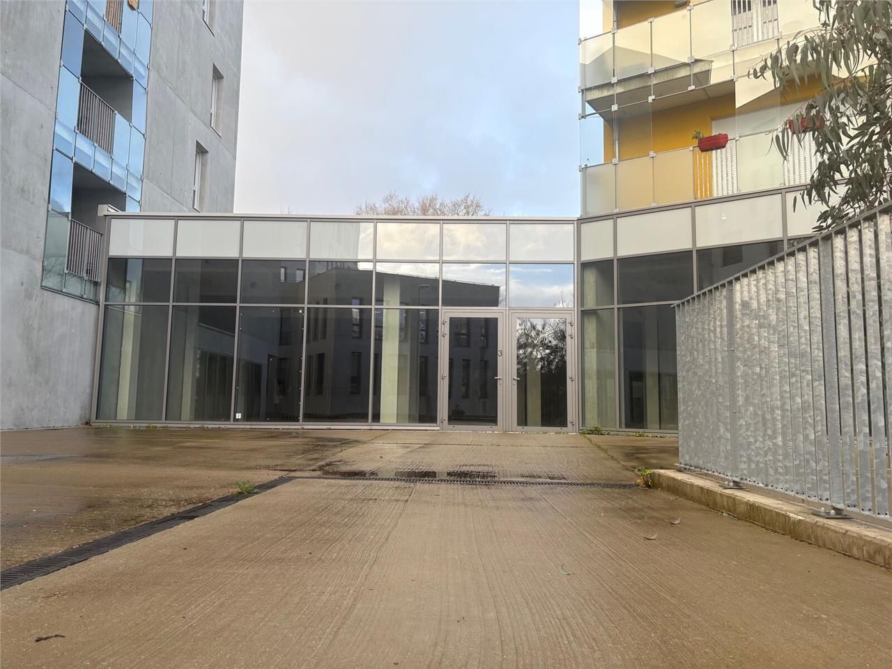 ARNOLD ENTREPRISE propose à la vente des locaux c