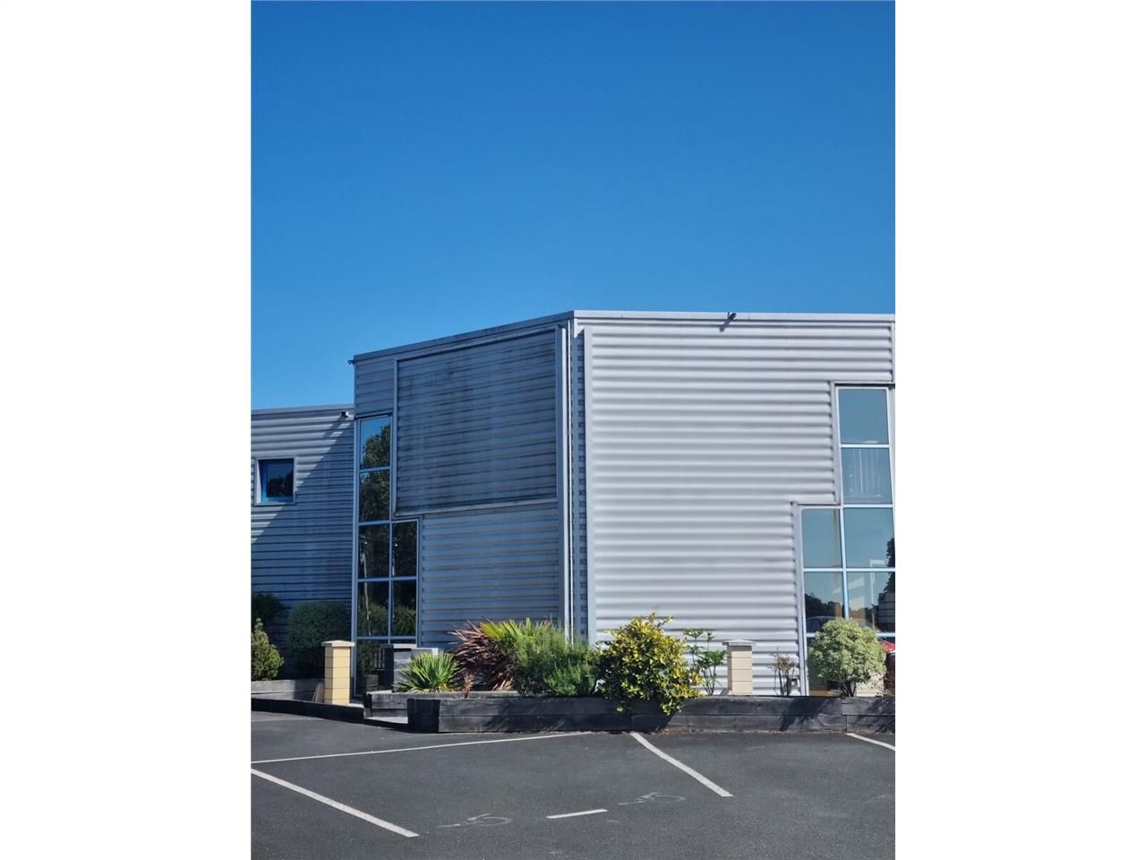 ARNOLD ENTREPRISE propose à la location un bâtime