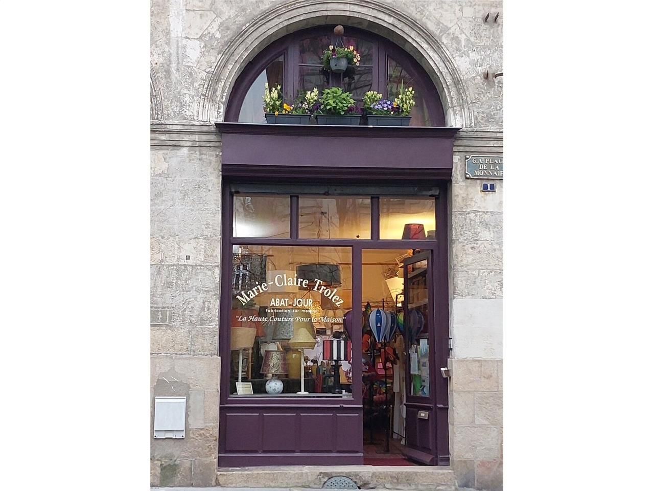 ARNOLD ENTREPRISE propose à la location des locau