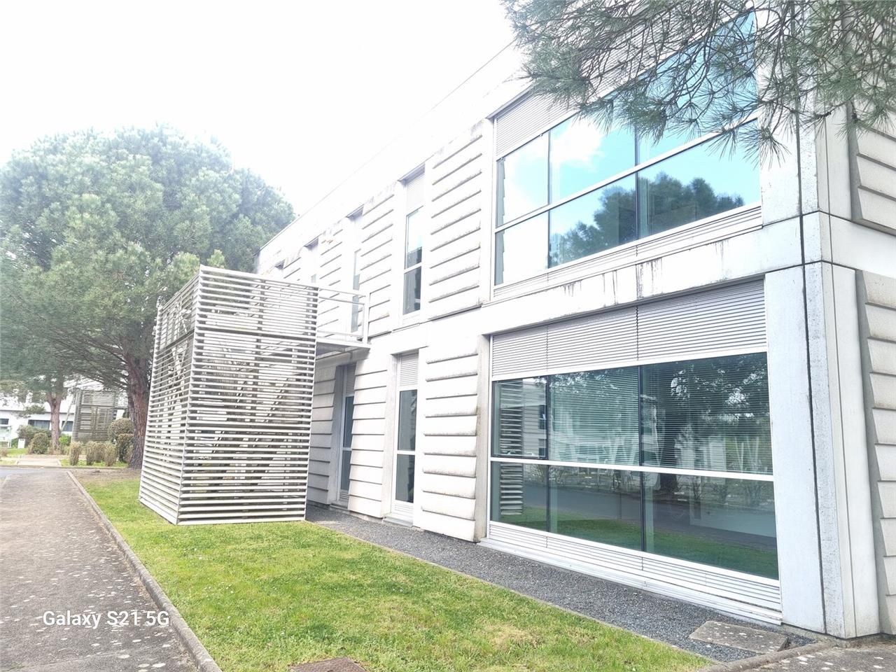 ARNOLD ENTREPRISE propose à la vente un immeuble 