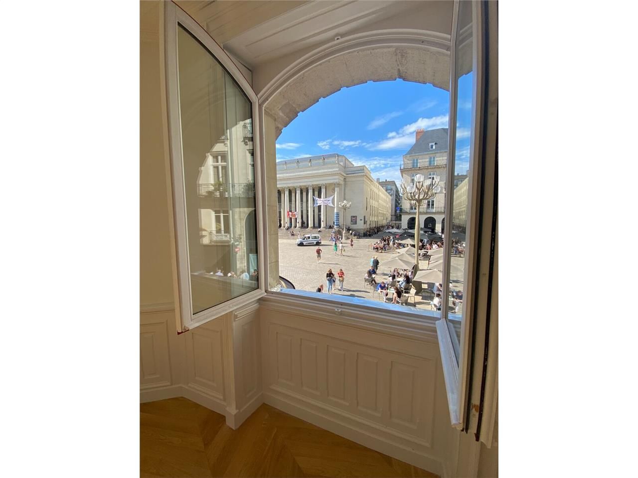 Au sein d'un prestigieux ensemble immobilier en c