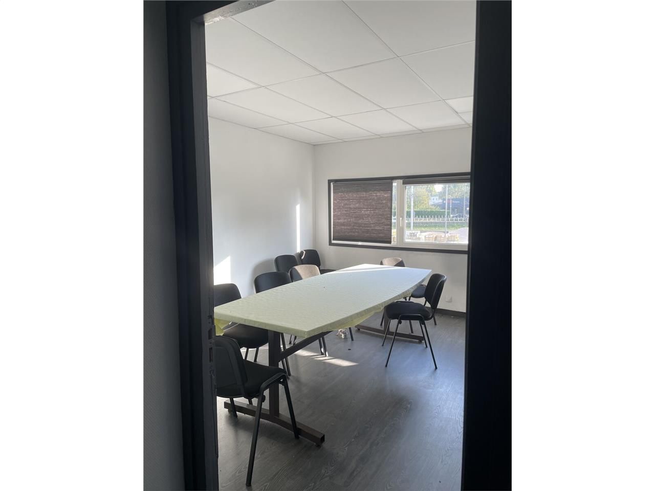 Situé au sein d'un batiment professionnel en bord