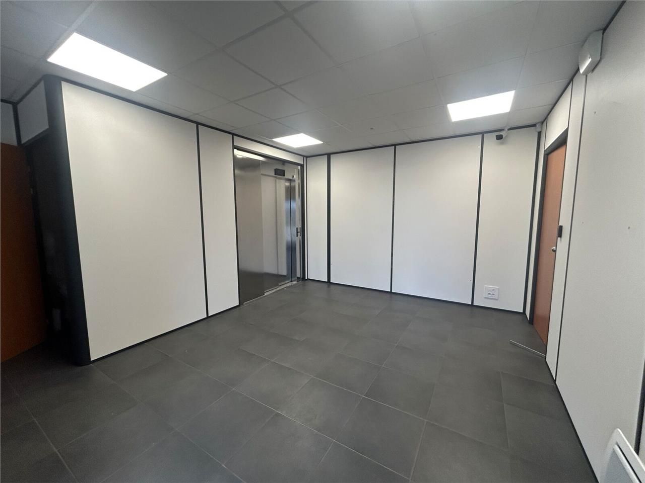 Situé dans la zone d'activité de Kerloïc à Caudan