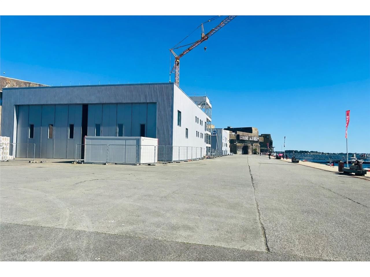 Situé sur le secteur de La Base à Lorient, Arnold