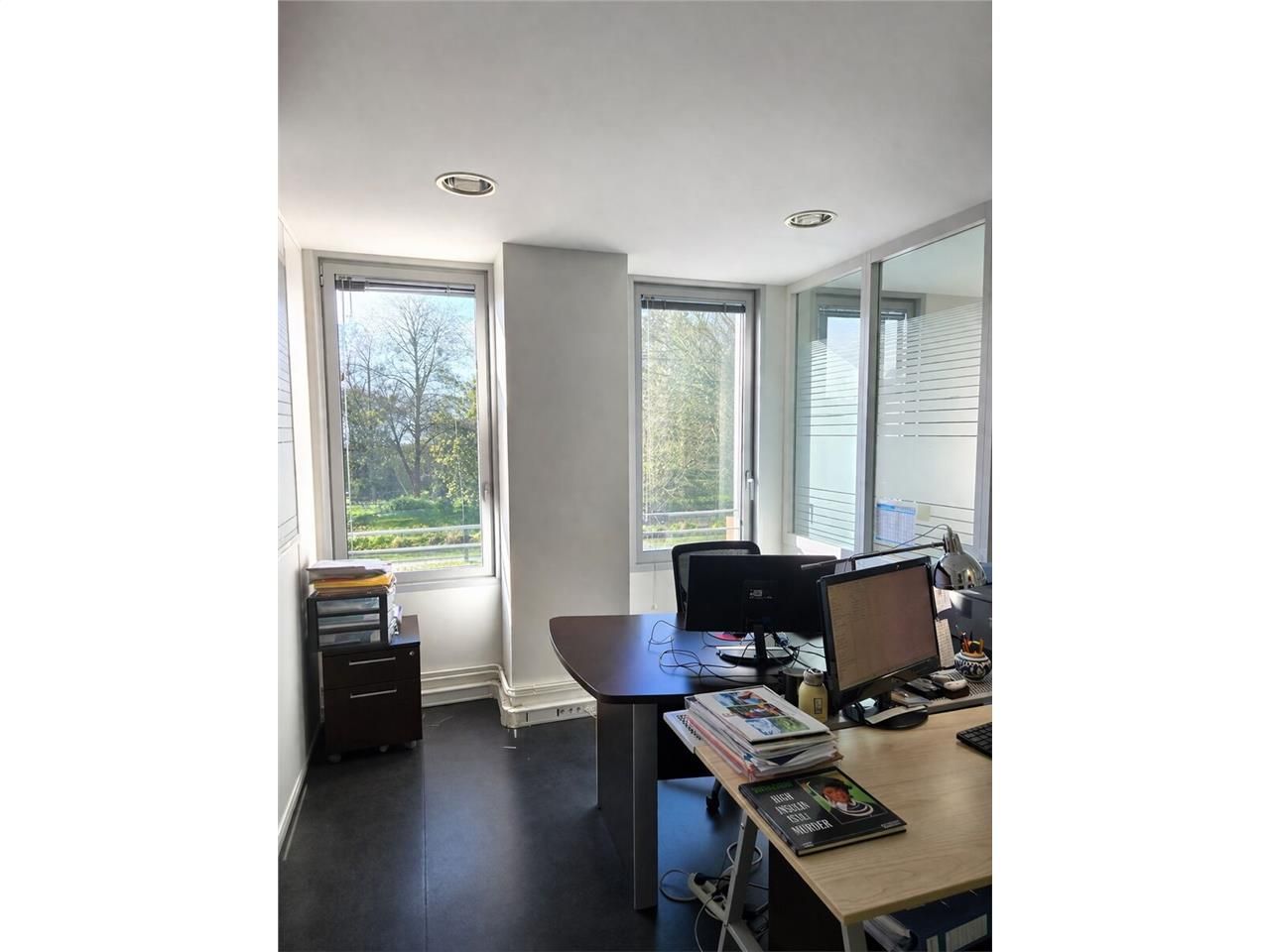 ARNOLD ENTREPRISE propose à la location des burea