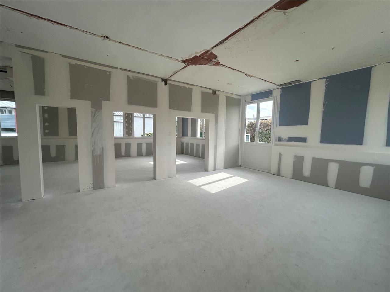 Situé dans la zone d'activité dynamique de Kerpon