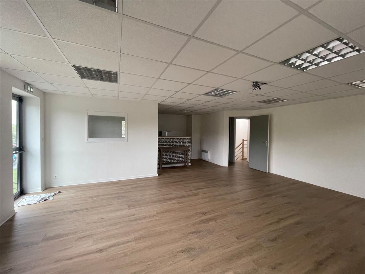 Ce plateau de bureaux, en excellent état, est idé