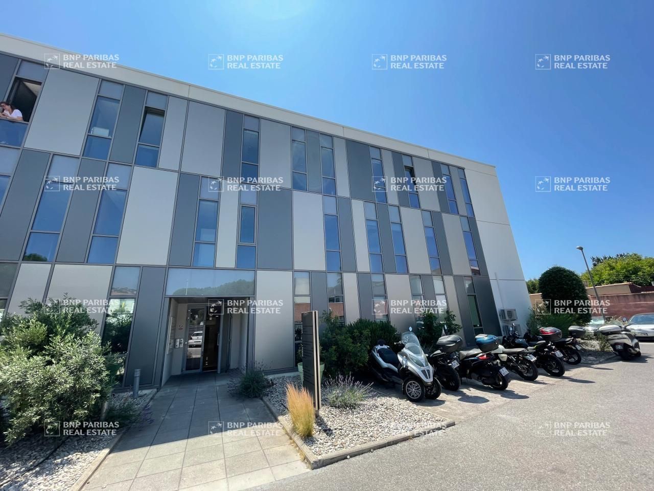 343.81 m² pour ce bureaux en location à Marseille
